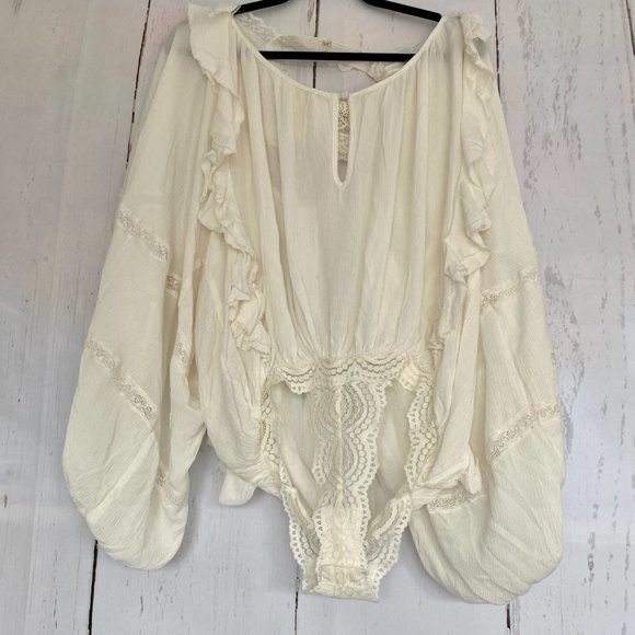 NWOT FREE PEOPLE Lover Of Mine Bodysuit White Ruffle Lace Small S - Picture 7 of 13